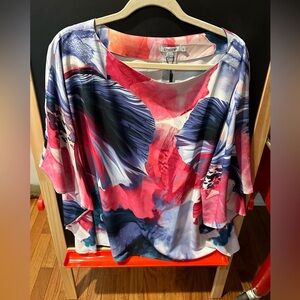 Chicos beautiful shirt with butterfly sleeves states L/XL